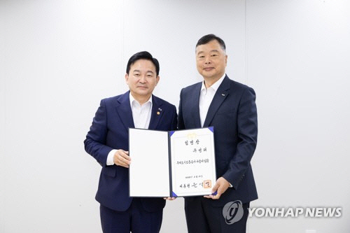 원희룡 국토교통부 장관(왼쪽)과 유병태 주택도시보증공사 신임 사장.